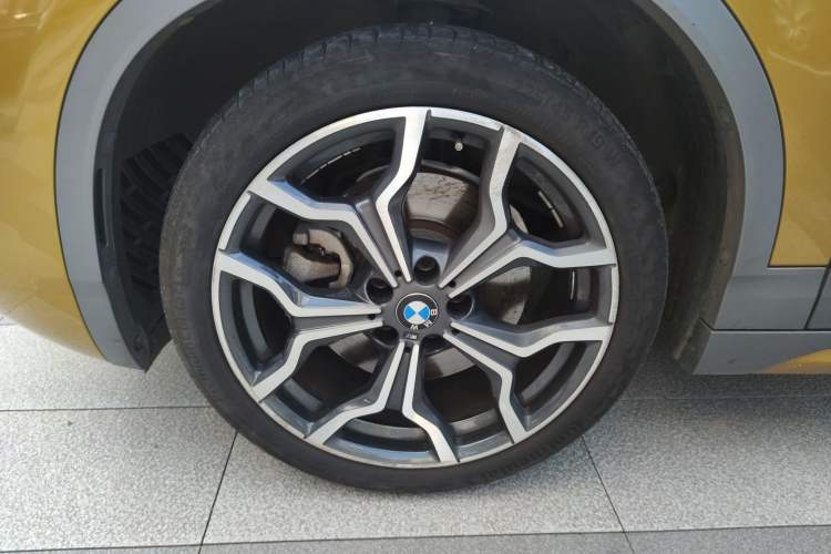 Used BMW X2 2018 sDrive25i Luxury Model with M Off-Road Package China V Emission Standard Left Front Wheel Hub