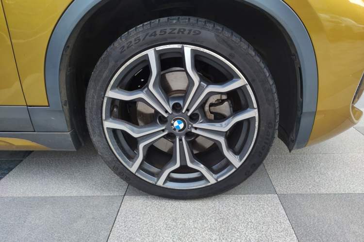 Used BMW X2 2018 sDrive25i Luxury Model with M Off-Road Package China V Emission Standard Right Front Wheel Hub