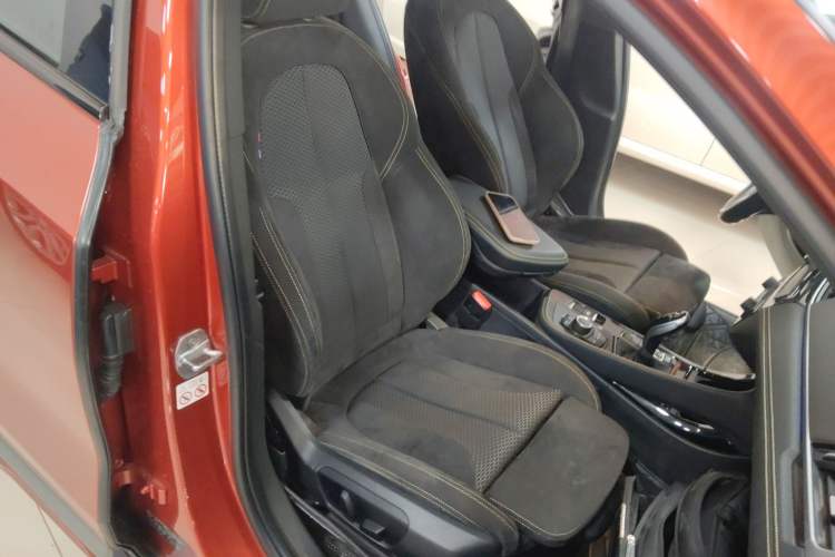 Used BMW X2 2019 sDrive25i Luxury M Sport Package China VI Emission Standard Right Front Seat