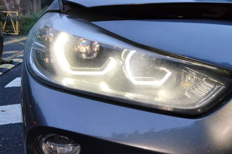 Used BMW X2 2019 sDrive25i Leading Edition M Sport Package China VI Right Front Headlight