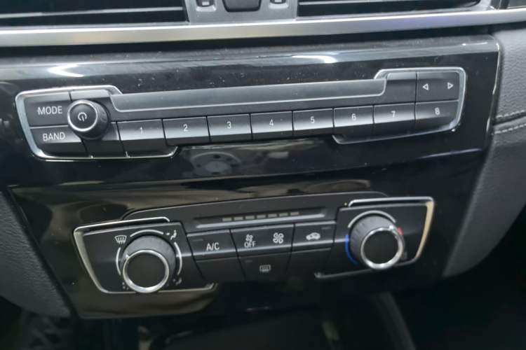 Used BMW X2 2019 sDrive20i M Sport Package China VI Emission Standard Audio And AC Panel