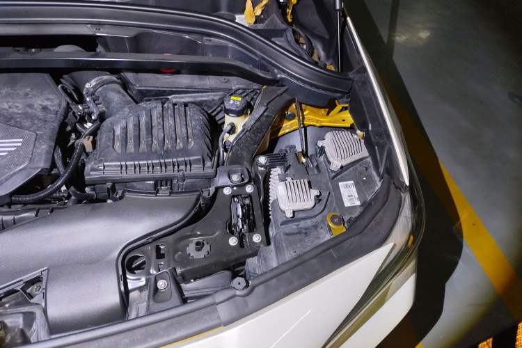 Used BMW X2 2019 sDrive20i M Sport Package China VI Emission Standard Engine Bay Left