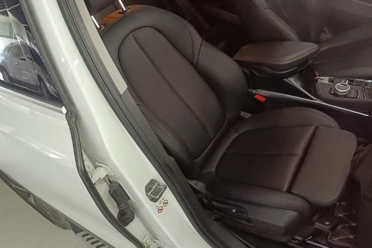 Used BMW X2 2019 sDrive20i M Sport Package China VI Emission Standard Right Front Seat