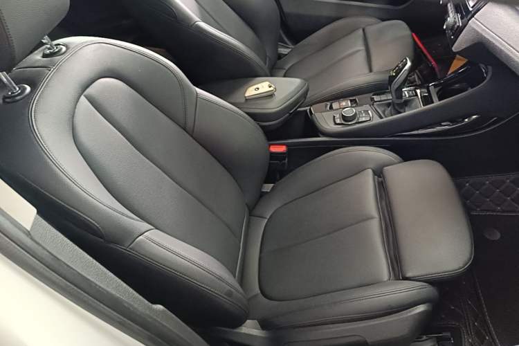 Used BMW X2 2019 sDrive25i Leading Edition M Sport Package China VI Right Front Seat