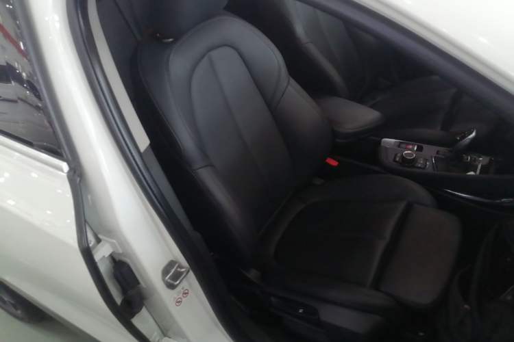 Used BMW X2 2019 sDrive20i M Sport Package China VI Emission Standard Right Front Seat