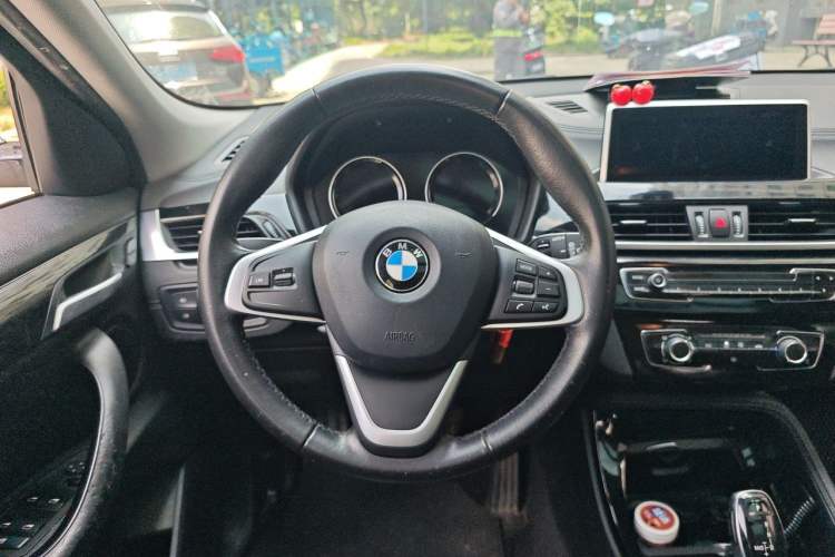 Used BMW X2 2019 sDrive20i M Sport Package China VI Emission Standard Steering Wheel