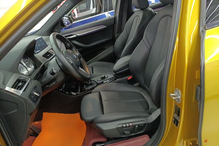 Used BMW X2 2019 sDrive25i Luxury Model with M Off-Road Package China VI Emission Standard Left Front Seat