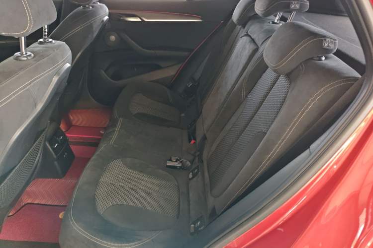 Used BMW X2 2019 sDrive25i Luxury Model with M Off-Road Package China VI Emission Standard Left Rear Seat