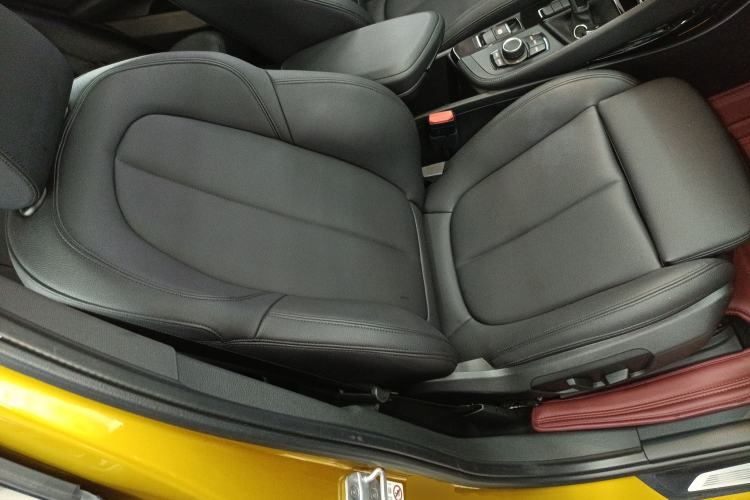 Used BMW X2 2019 sDrive25i Luxury Model with M Off-Road Package China VI Emission Standard Right Front Seat