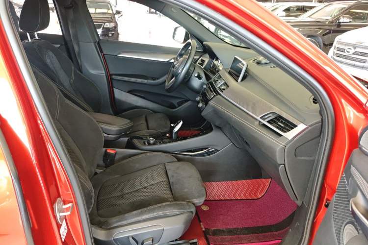 Used BMW X2 2019 sDrive25i Luxury Model with M Off-Road Package China VI Emission Standard Right Front Seat