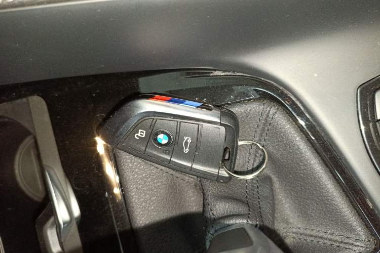 Used BMW X2 2019 sDrive25i Luxury Model with M Off-Road Package China VI Emission Standard Vehicle Key