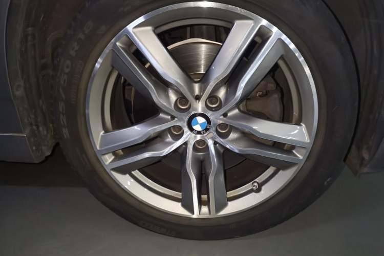 Used BMW X2 2020 sDrive25i Leading Model M Sport Package Right Front Wheel Hub