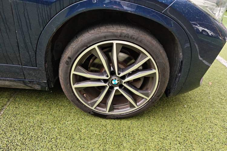 Used BMW X2 2020 sDrive25i Luxury Model with M Sport Package Right Front Wheel Hub
