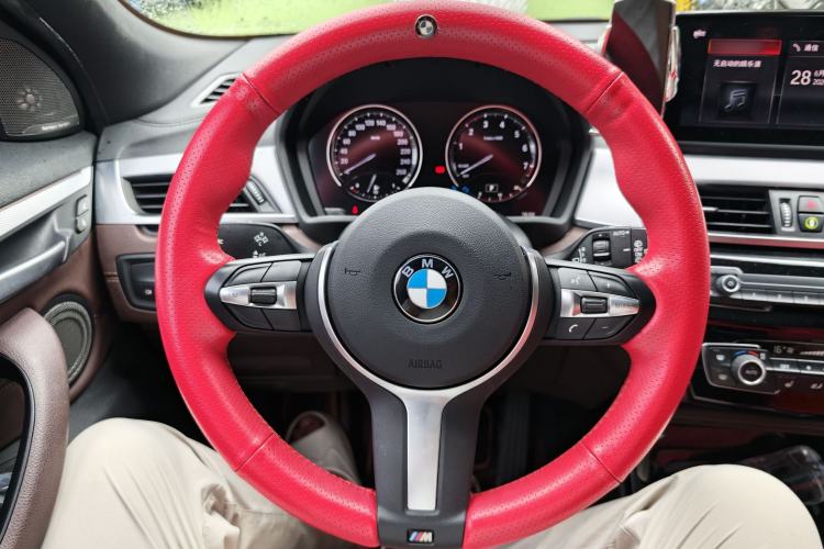 Used BMW X2 2020 sDrive25i Luxury Model with M Sport Package Steering Wheel