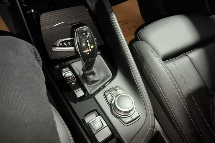 Used BMW X2 2020 sDrive25i Luxury Model with M Sport Package Gear Lever