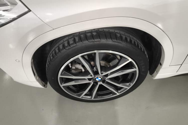 Used BMW X2 2020 sDrive25i Luxury Model with M Sport Package Left Front Wheel Hub