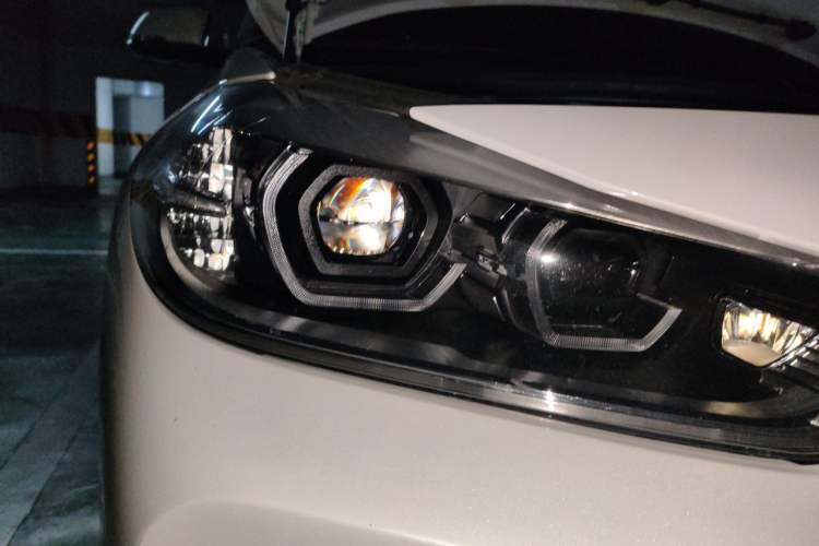 Used BMW X2 2020 sDrive25i Leading Model M Sport Package Right Front Headlight