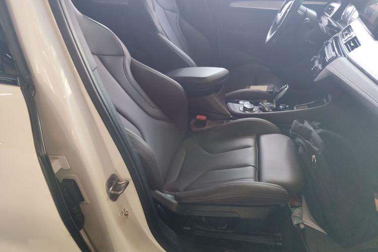 Used BMW X2 2020 sDrive25i Luxury Model with M Sport Package Right Front Seat