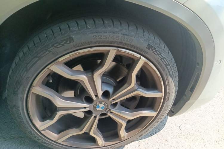 Used BMW X2 2020 sDrive25i Luxury M Sport Package Right Front Wheel Hub