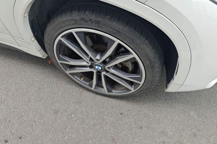 Used BMW X2 2020 sDrive25i Luxury Model with M Sport Package Right Front Wheel Hub