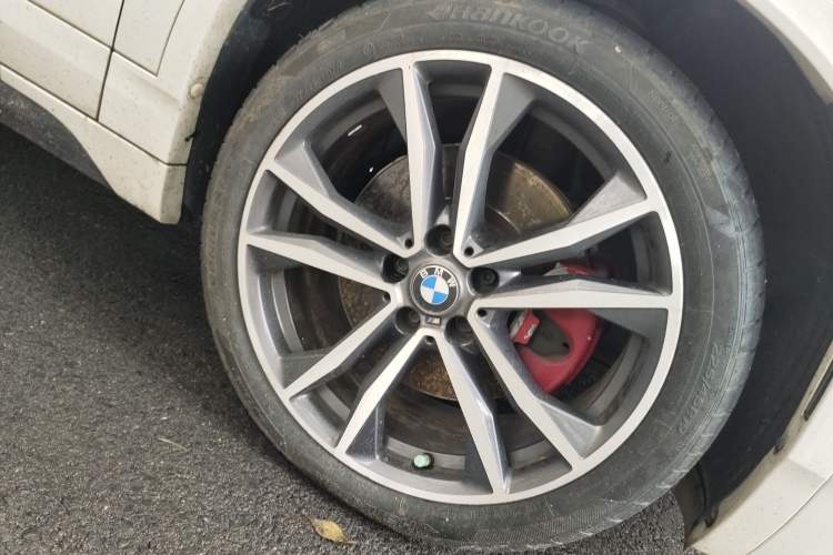 Used BMW X2 2020 sDrive25i Luxury Model with M Sport Package Right Front Wheel Hub