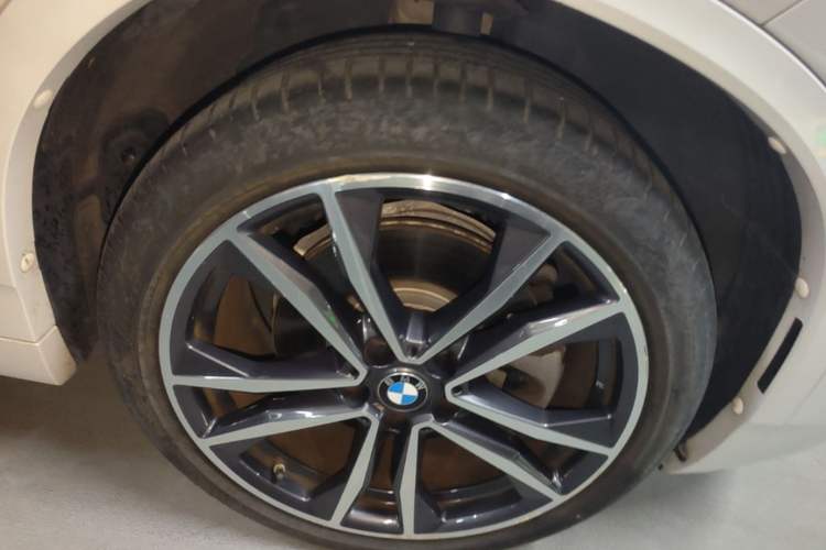 Used BMW X2 2020 sDrive25i Luxury Model with M Sport Package Right Front Wheel Hub