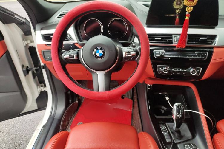 Used BMW X2 2020 sDrive25i Luxury Model with M Sport Package Steering Wheel