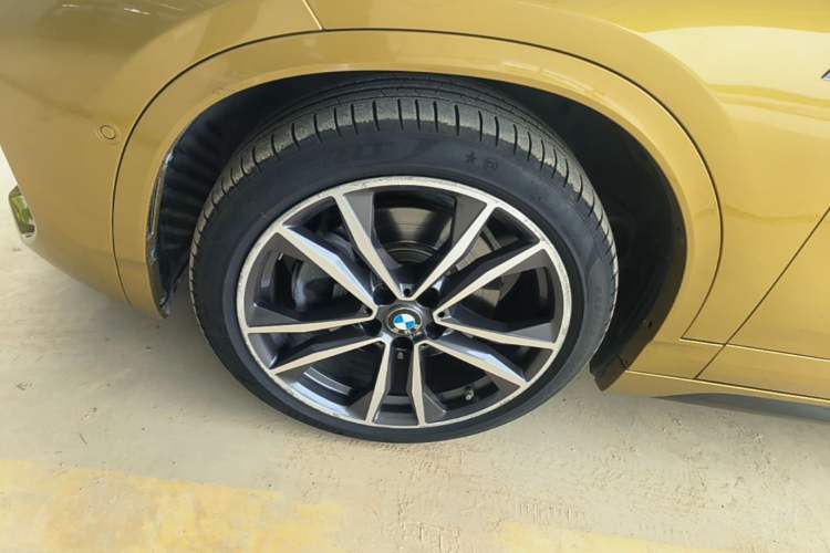 Used BMW X2 2020 sDrive25i Luxury Model with M Sport Package Left Front Wheel Hub