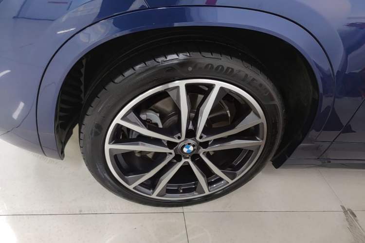 Used BMW X2 2021 sDrive25i Luxury Model with M Sport Package Left Front Wheel Hub