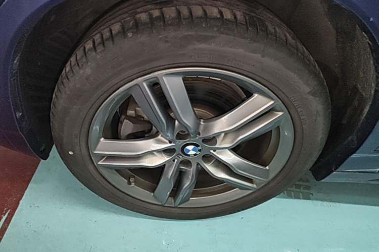 Used BMW X2 2021 Restyled sDrive25i M Sport Package Left Front Wheel Hub