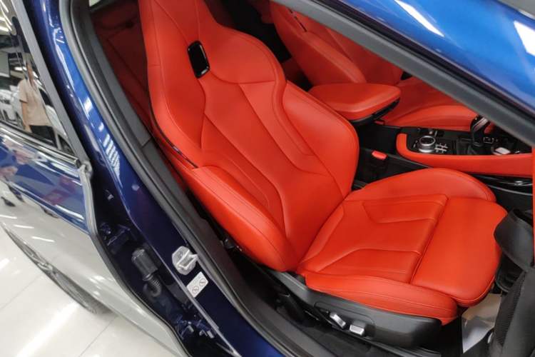 Used BMW X2 2021 sDrive25i Luxury Model with M Sport Package Right Front Seat