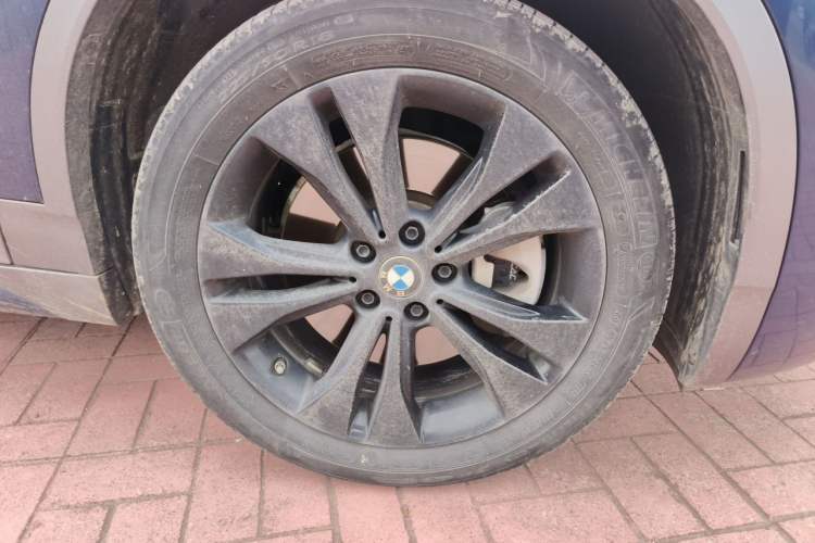 Used BMW X2 2021 sDrive25i Leading Model M Off-Road Package Right Front Wheel Hub