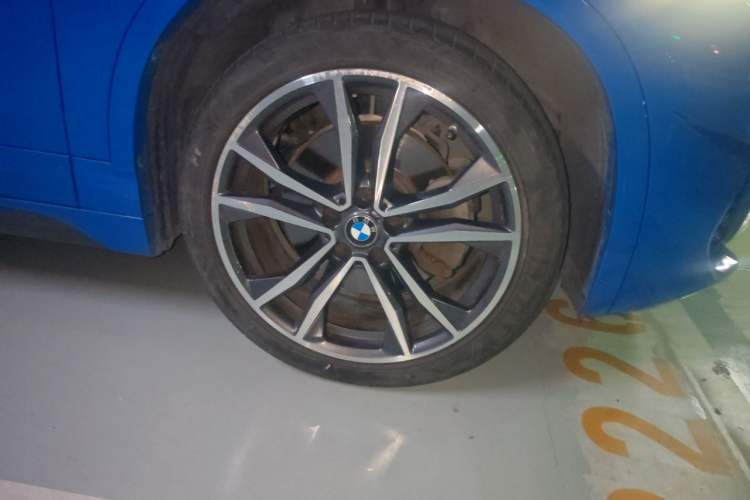 Used BMW X2 2021 sDrive25i Luxury Model with M Sport Package Right Front Wheel Hub