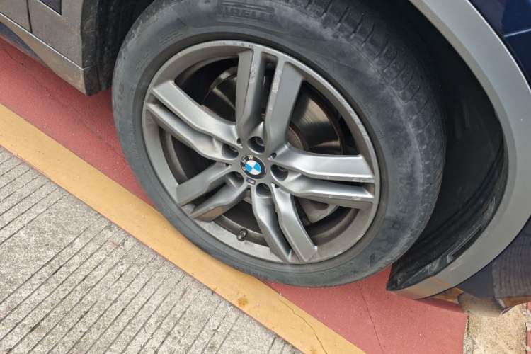 Used BMW X2 2021 sDrive25i Leading Model M Off-Road Package Right Front Wheel Hub