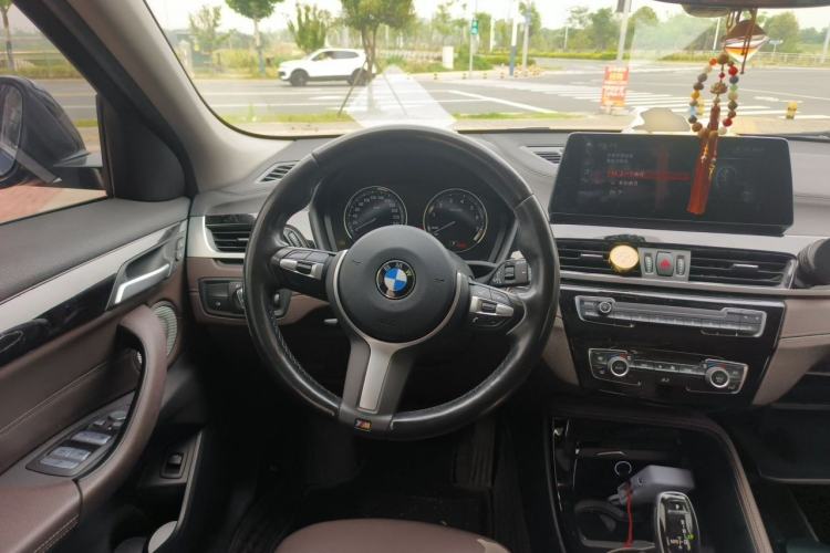 Used BMW X2 2021 sDrive25i Leading Model M Off-Road Package Steering Wheel