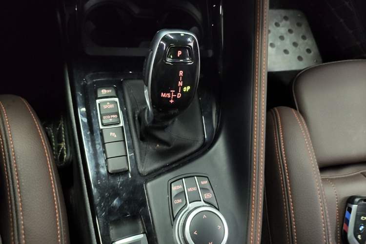 Used BMW X2 2021 Restyled sDrive25i Sharp Edition Gear Lever