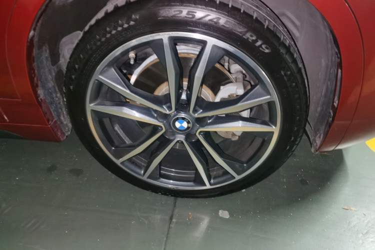 Used BMW X2 2021 sDrive25i Luxury Model with M Sport Package Right Front Wheel Hub