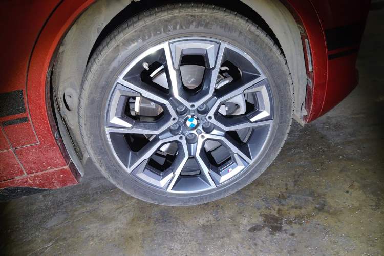 Used BMW X2 2021 Updated xDrive25i Midnight Edition Right Front Wheel Hub