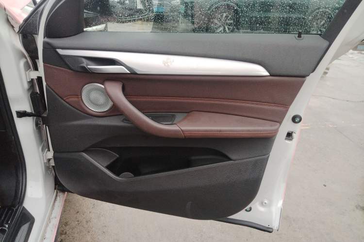 Used BMW X2 2021 Updated xDrive25i Midnight Edition Interior 5