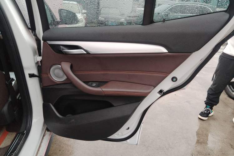 Used BMW X2 2021 Updated xDrive25i Midnight Edition Interior 6