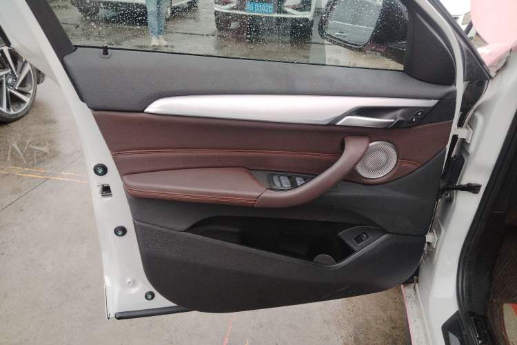 Used BMW X2 2021 Updated xDrive25i Midnight Edition Interior 7