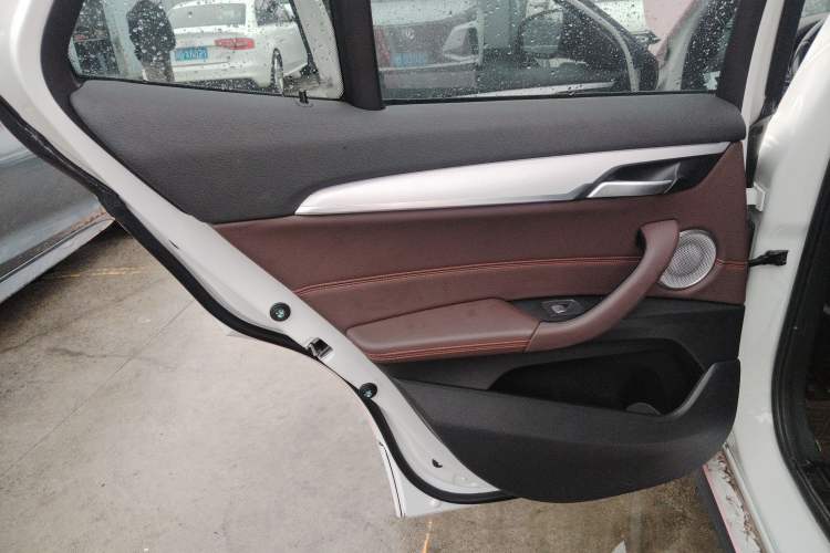 Used BMW X2 2021 Updated xDrive25i Midnight Edition Interior 8