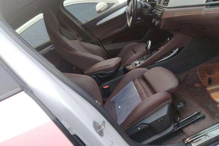 Used BMW X2 2021 Updated xDrive25i Midnight Edition Right Front Seat