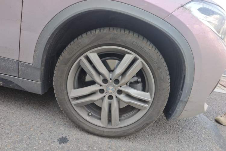 Used BMW X2 2021 sDrive25i Leading Model M Off-Road Package Right Front Wheel Hub