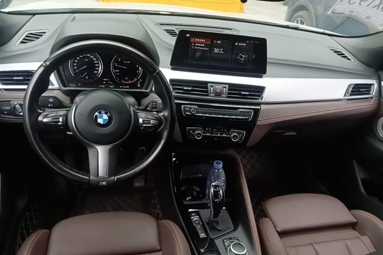 Used BMW X2 2021 Updated xDrive25i Midnight Edition Center Console