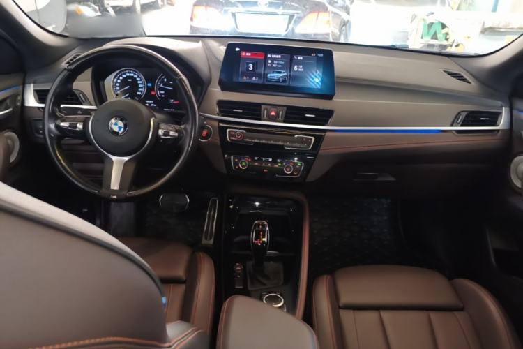 Used BMW X2 2021 Restyled sDrive25i Sharp Edition Center Console