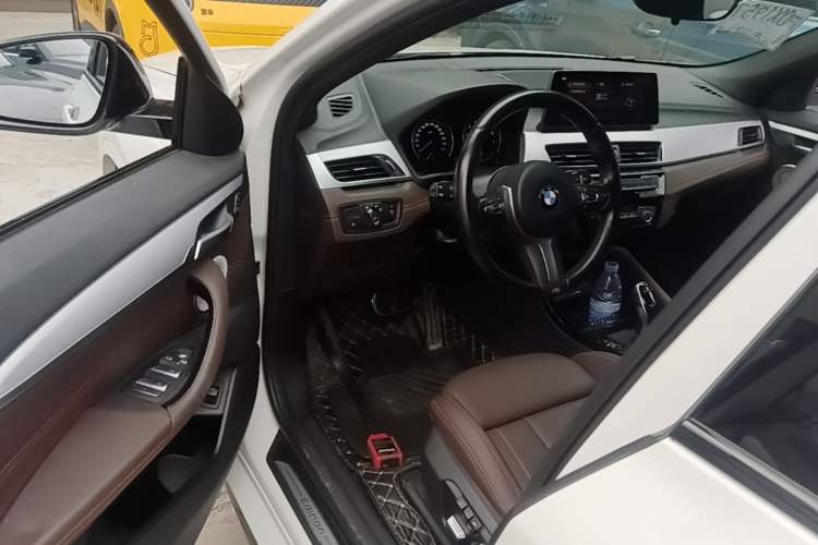 Used BMW X2 2021 Updated xDrive25i Midnight Edition Driver Seat