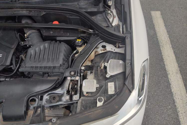 Used BMW X2 2021 Restyled sDrive25i Midnight Edition Engine Bay Left
