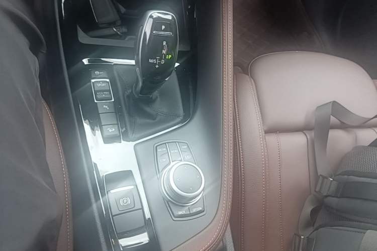 Used BMW X2 2021 xDrive25i Midnight Edition Gear Lever
