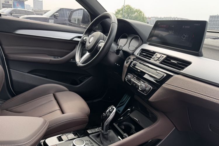 Used BMW X2 2021 sDrive25i Luxury Model with M Sport Package Gear Lever